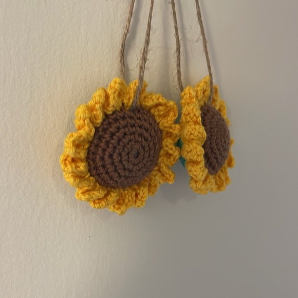 Free With Bundle Handcrafted Sunflower Ornaments Set Crochet Seasonal Decor - Picture 2 of 8